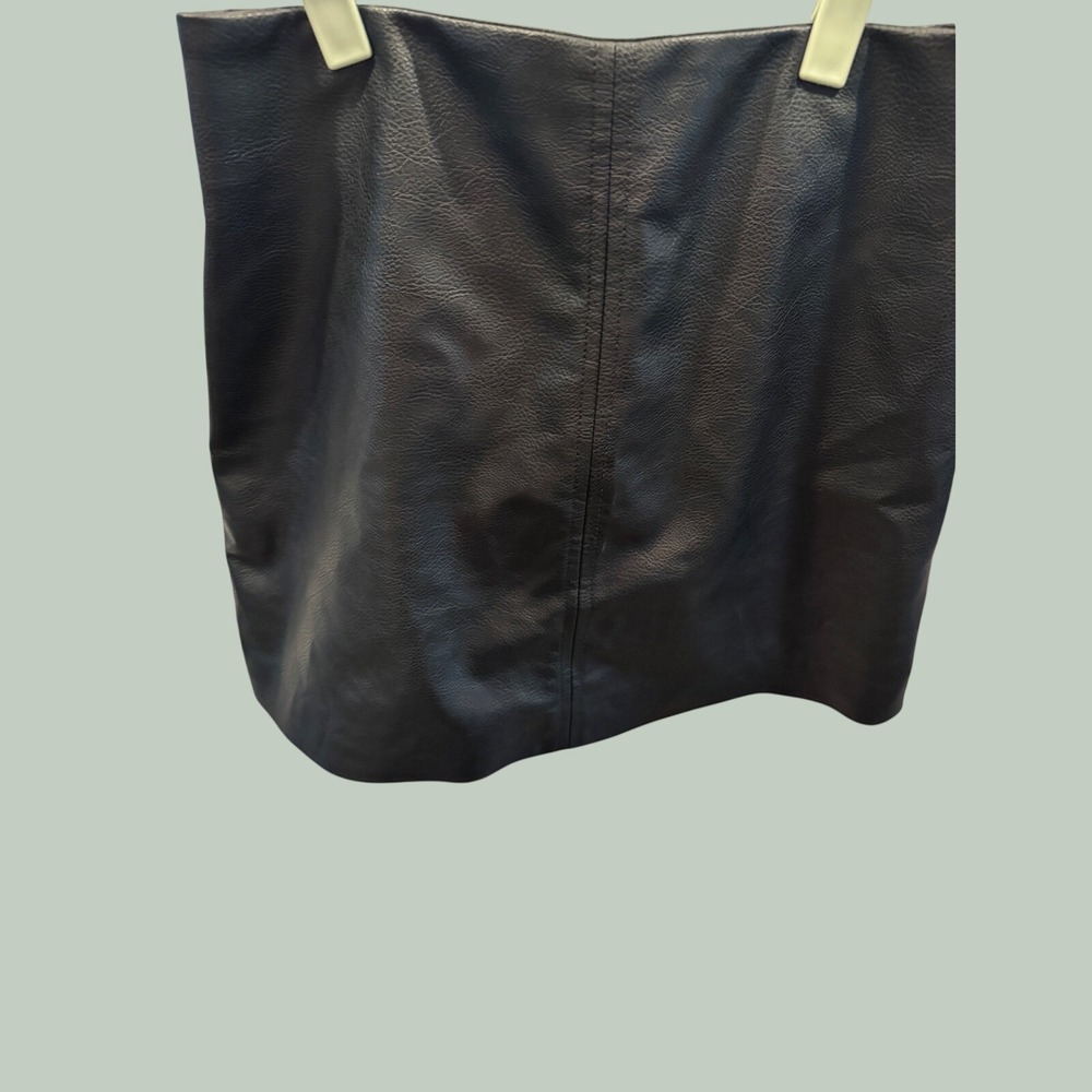 HM Black Faux Leather Mini Skirt Size 6 Exposed Back Zip A-Line Edgy Chic